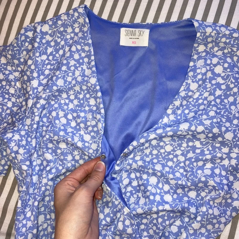 ✨3/15 Sienna sky blue floral faux wrap dress XSmall - Picture 6 of 8